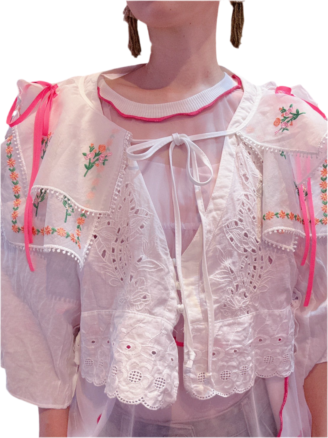 W505217 花柄刺繍のトップス