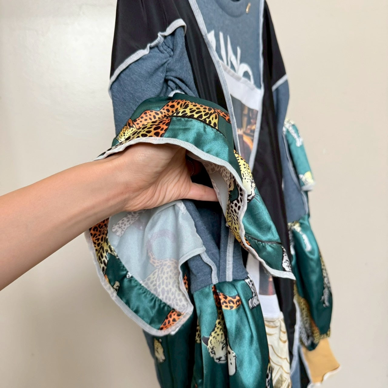 チータープリントのバルーンスリーブトップス