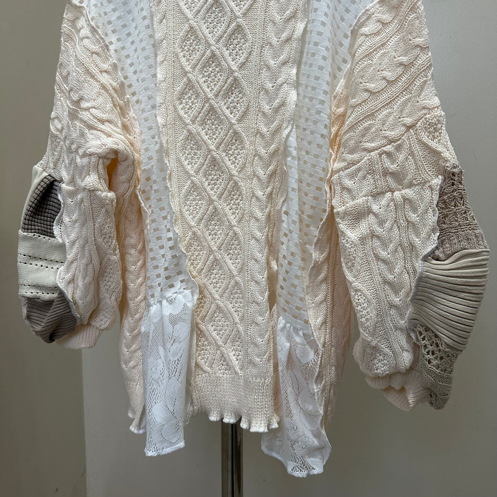 パッチワーク袖のニットセーター