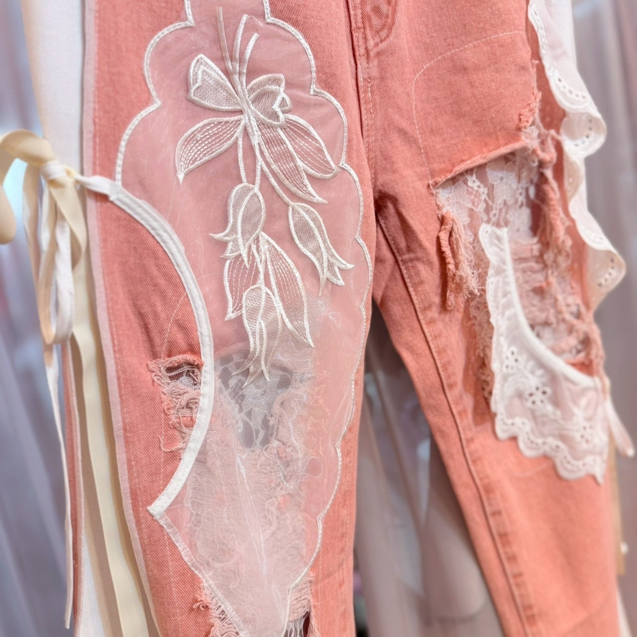 ピンクレース付きパンツ