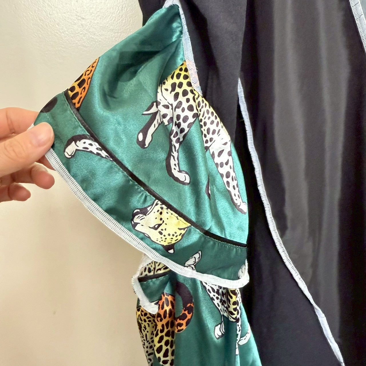 チータープリントのバルーンスリーブトップス