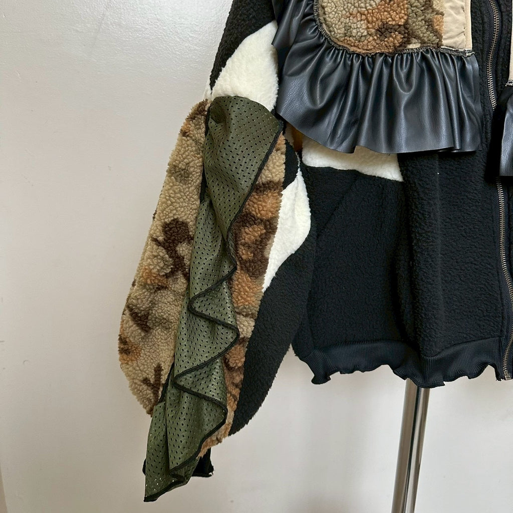 ヒョウ刺繍カモフラージュシェルパジャケット