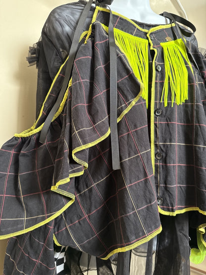 503240　肩リボンフリンジフリル2wayシャツ　（黒地に赤チェック）　Tussles attached plaid tops