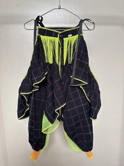 503240　肩リボンフリンジフリル2wayシャツ　（黒地に赤チェック）　Tussles attached plaid tops
