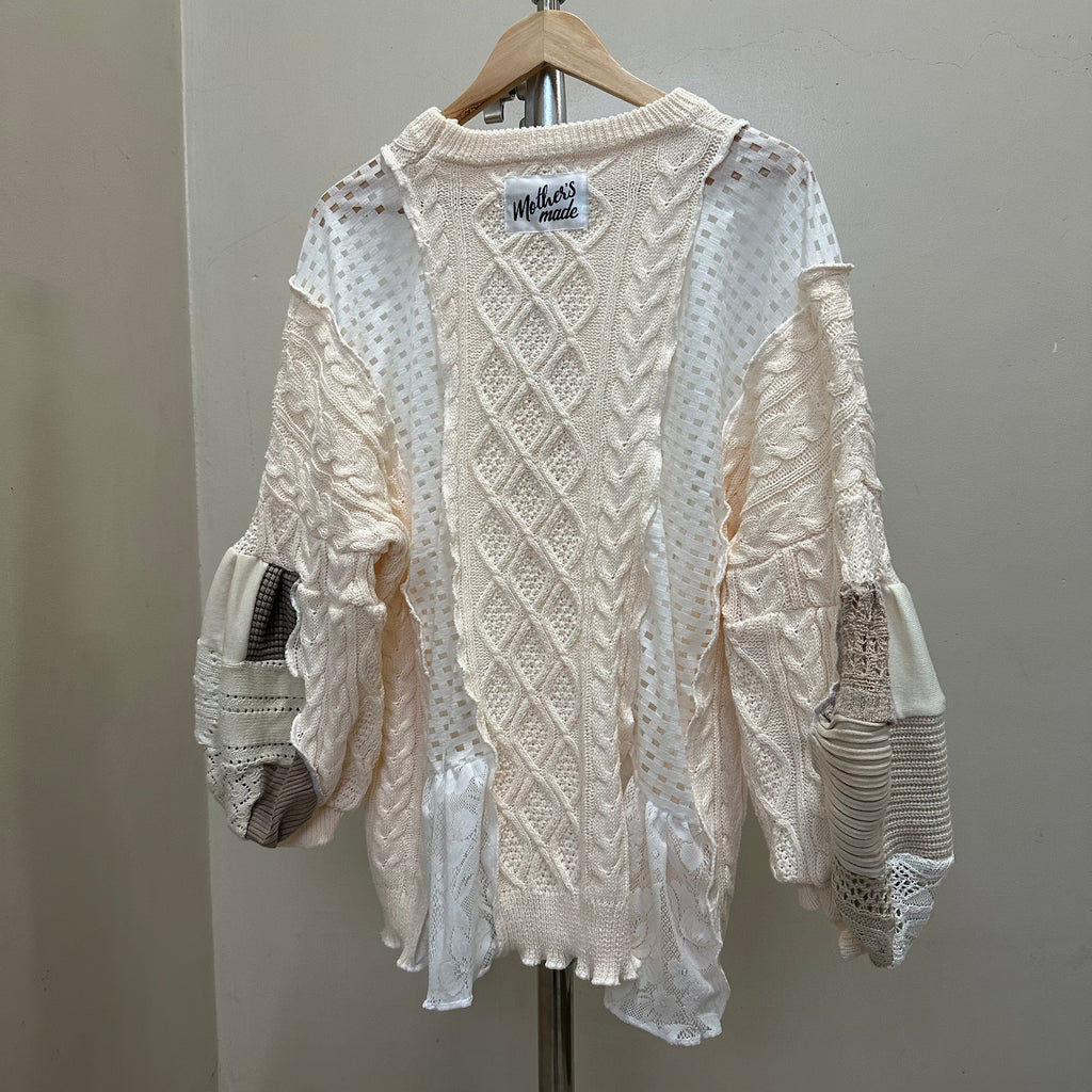 パッチワーク袖のニットセーター