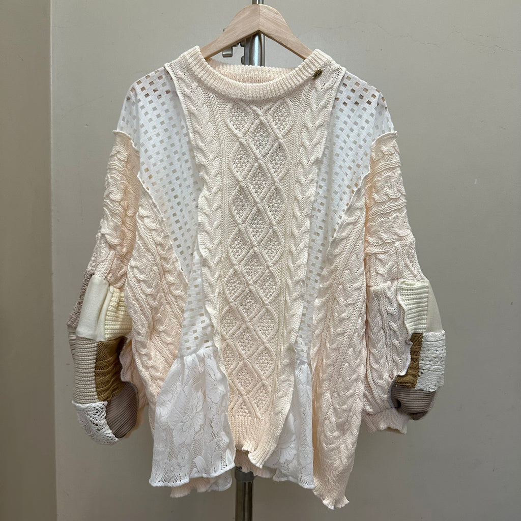 パッチワーク袖のニットセーター