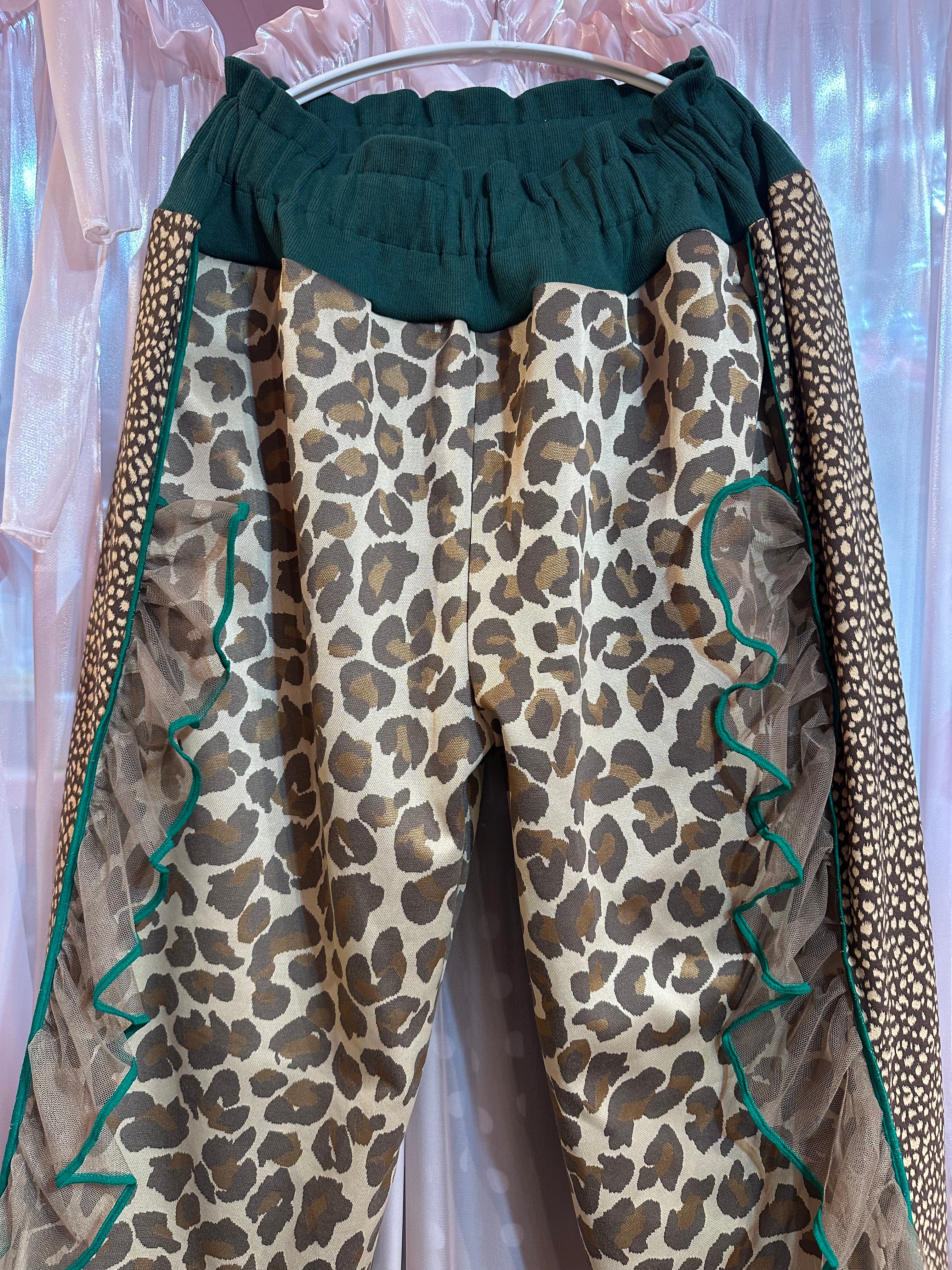 チュール付きヒョウ柄パンツ