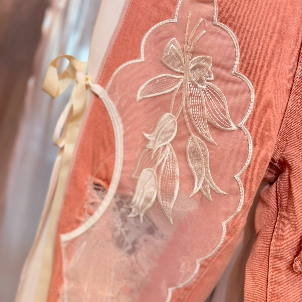 ピンクレース付きパンツ