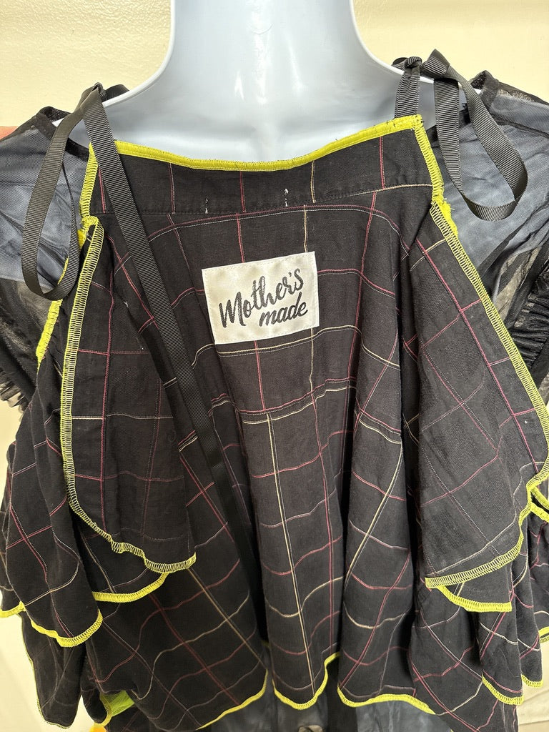503240　肩リボンフリンジフリル2wayシャツ　（黒地に赤チェック）　Tussles attached plaid tops