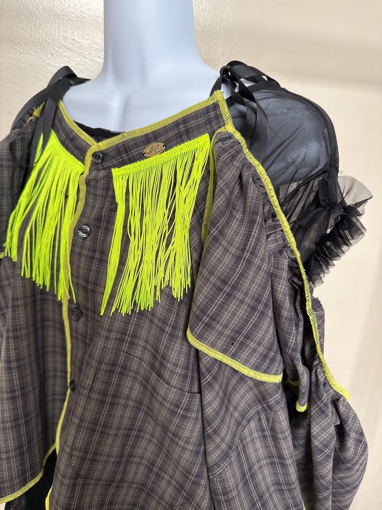 503239　肩リボンフリンジフリル2wayシャツ　（茶色に黒チェック）　　Tussles attached plaid tops