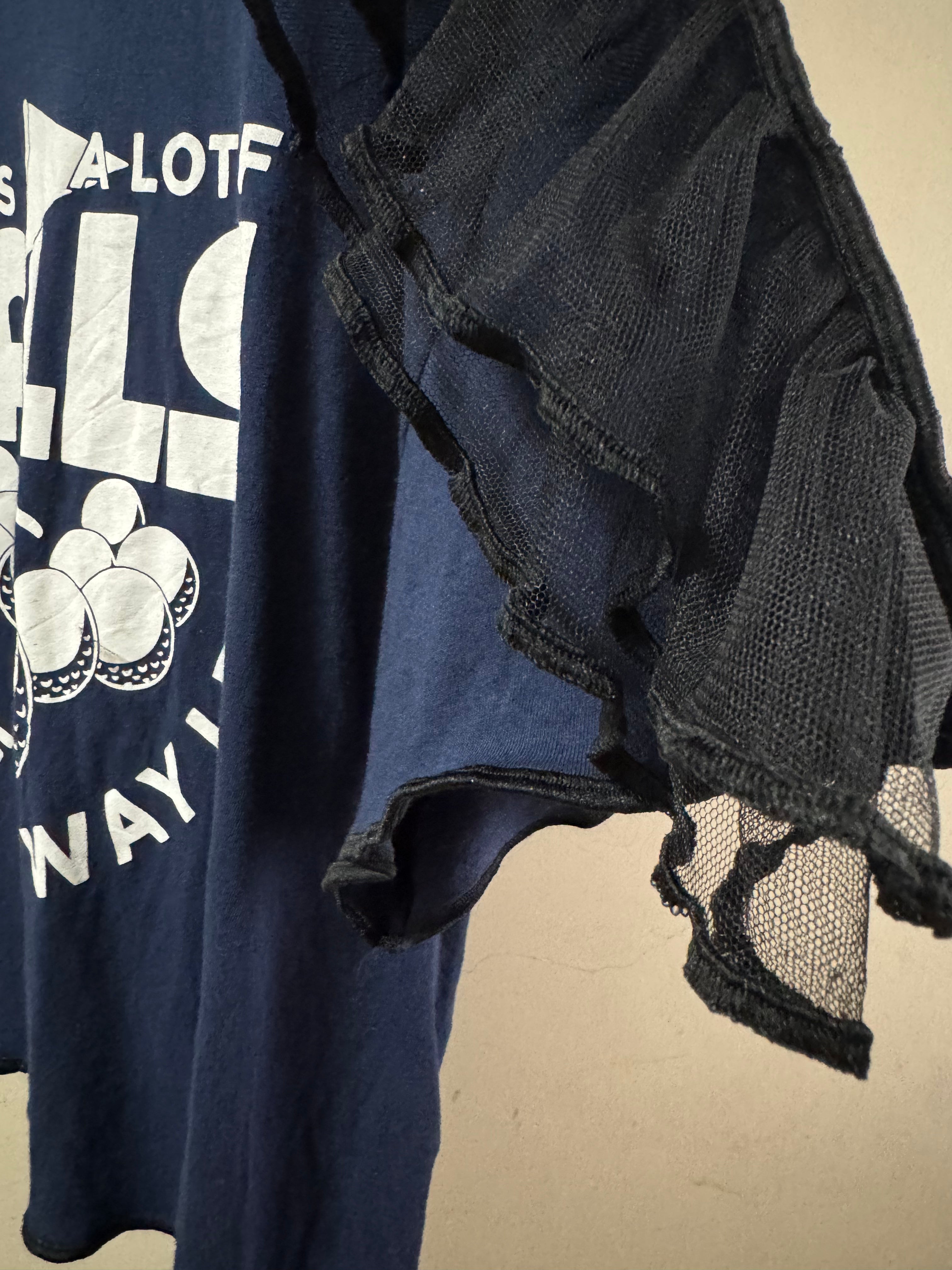 肩フリル付き半袖Tシャツ