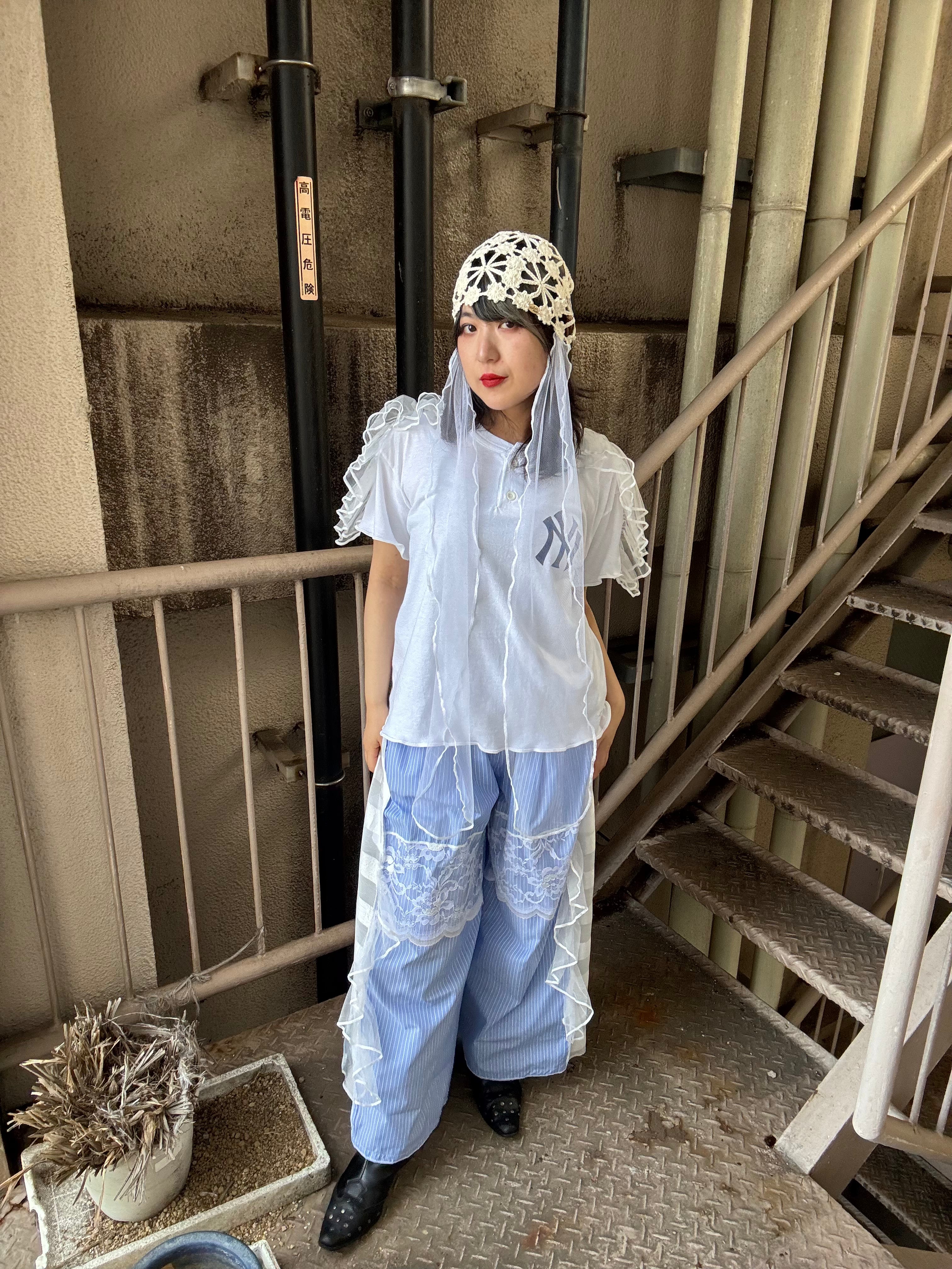 肩フリル付き半袖Tシャツ