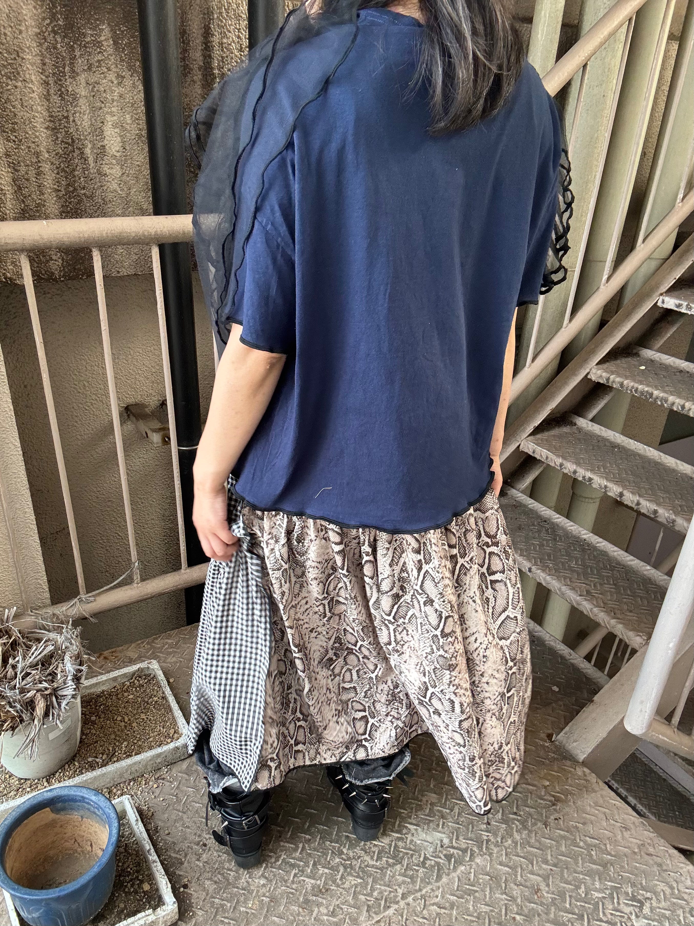 肩フリル付き半袖Tシャツ