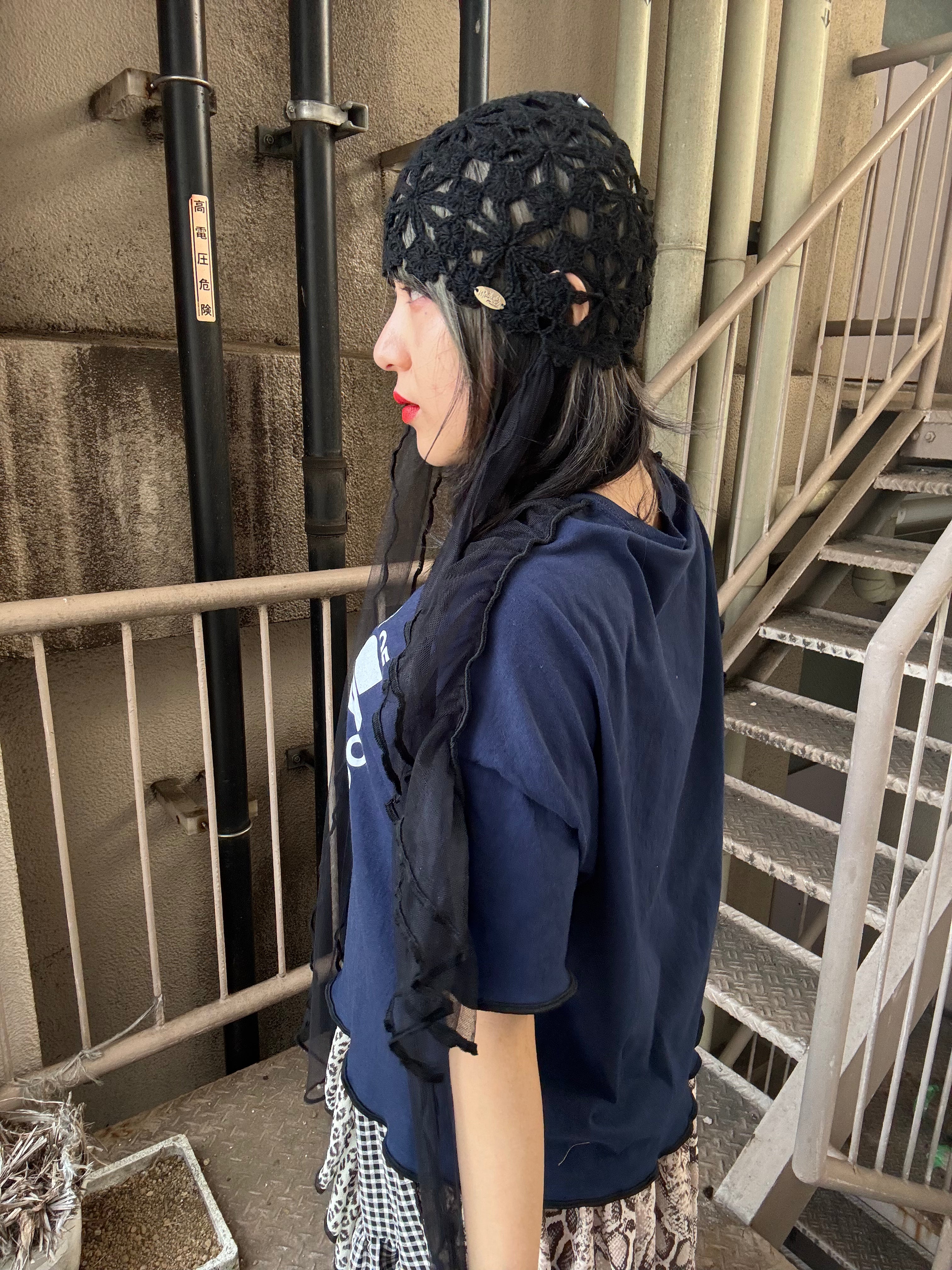 肩フリル付き半袖Tシャツ