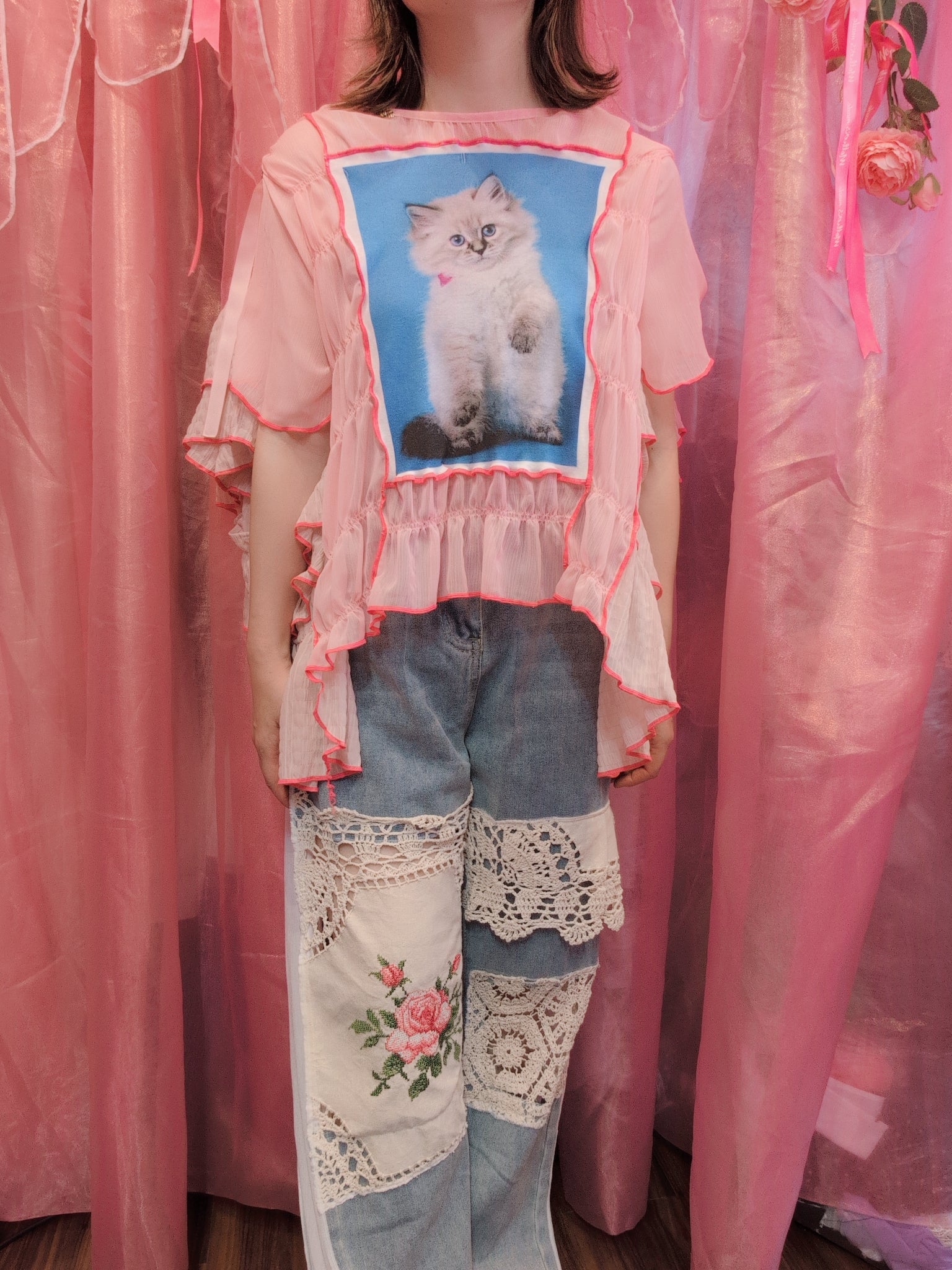 ねこピンクフリルプルオーバー